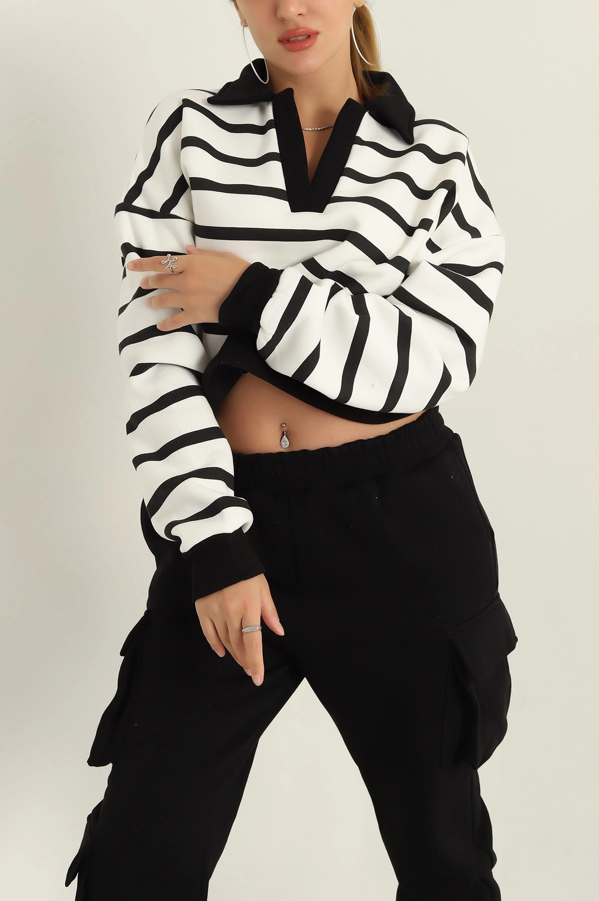 Siyah Yakalı İçi Şardonlu Sweat 300662