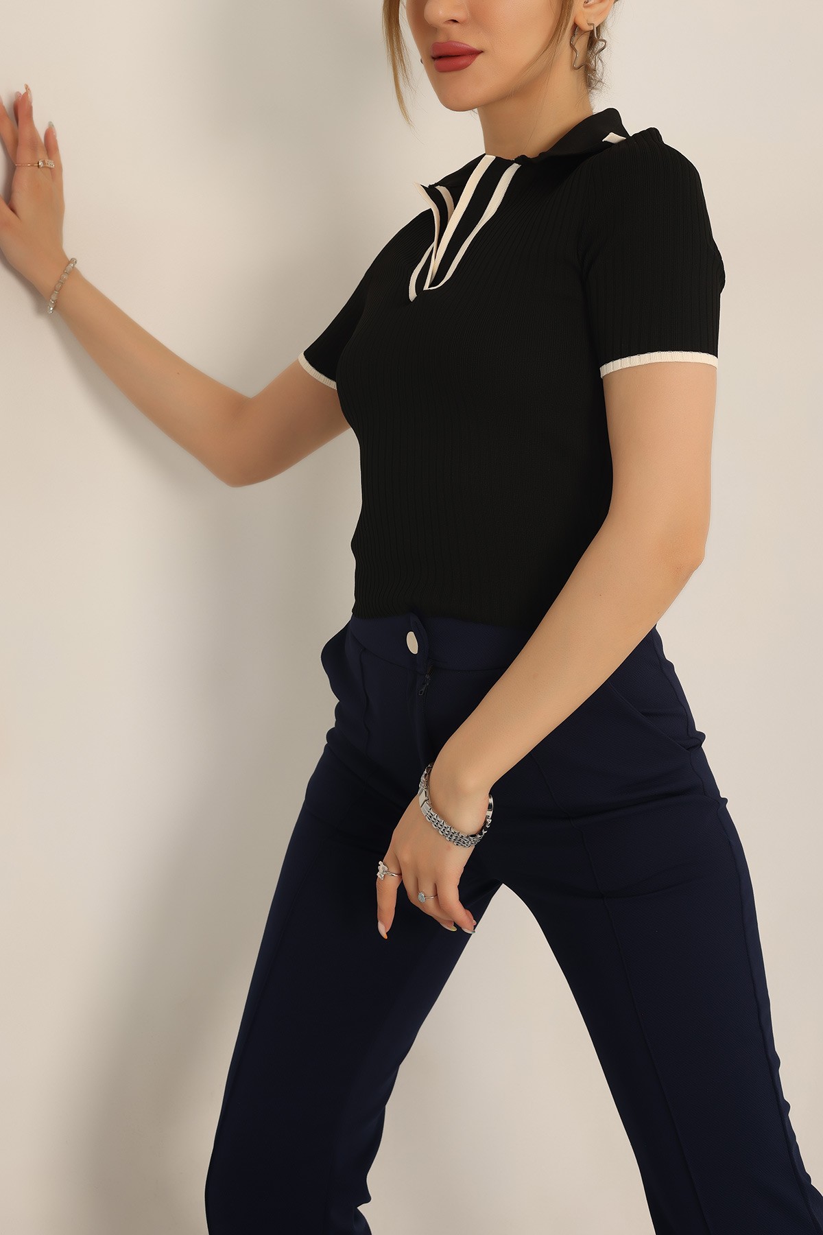 Siyah Yakalı Triko Bluz 183382