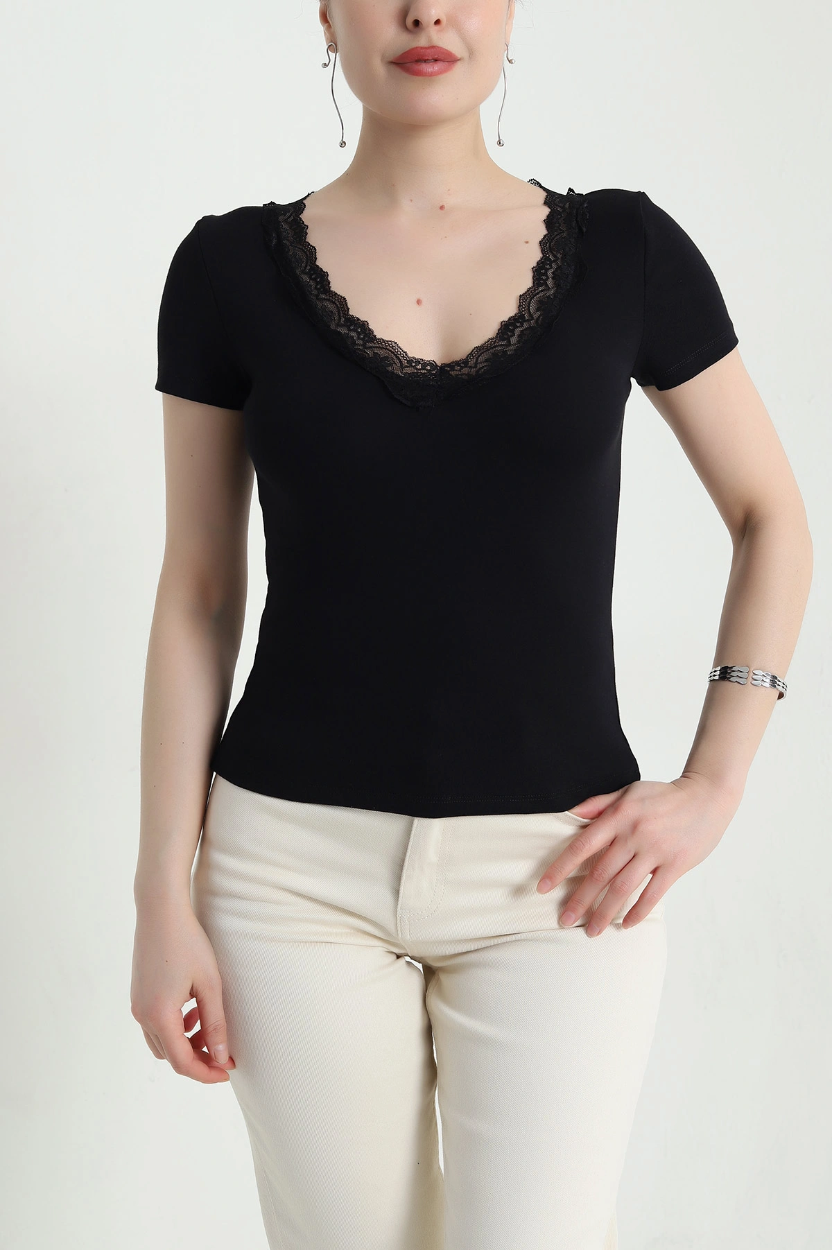 Siyah Yakası Dantelli Buzzy Kadın Bluz 455950