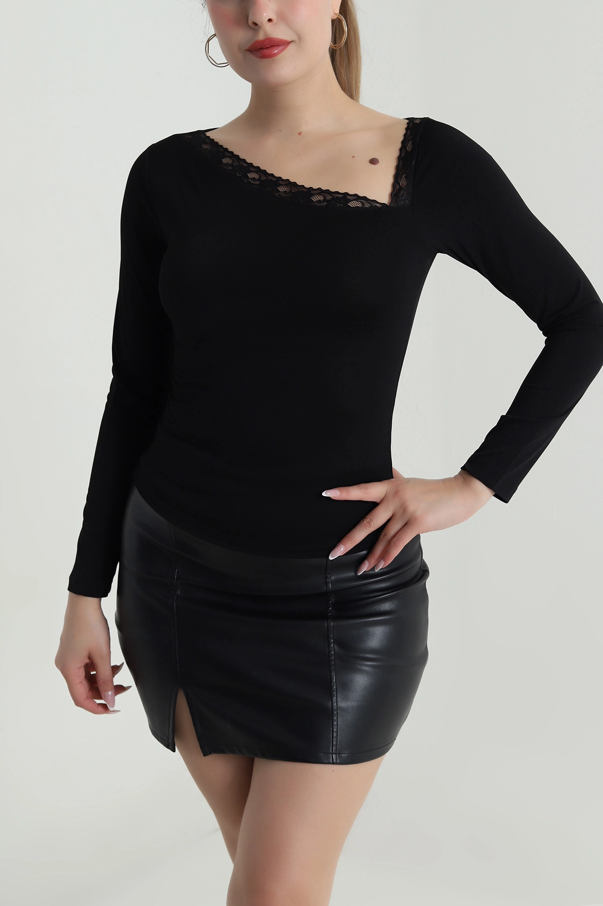 Siyah Yakası Dantelli Sandy Kadın Bluz 487036