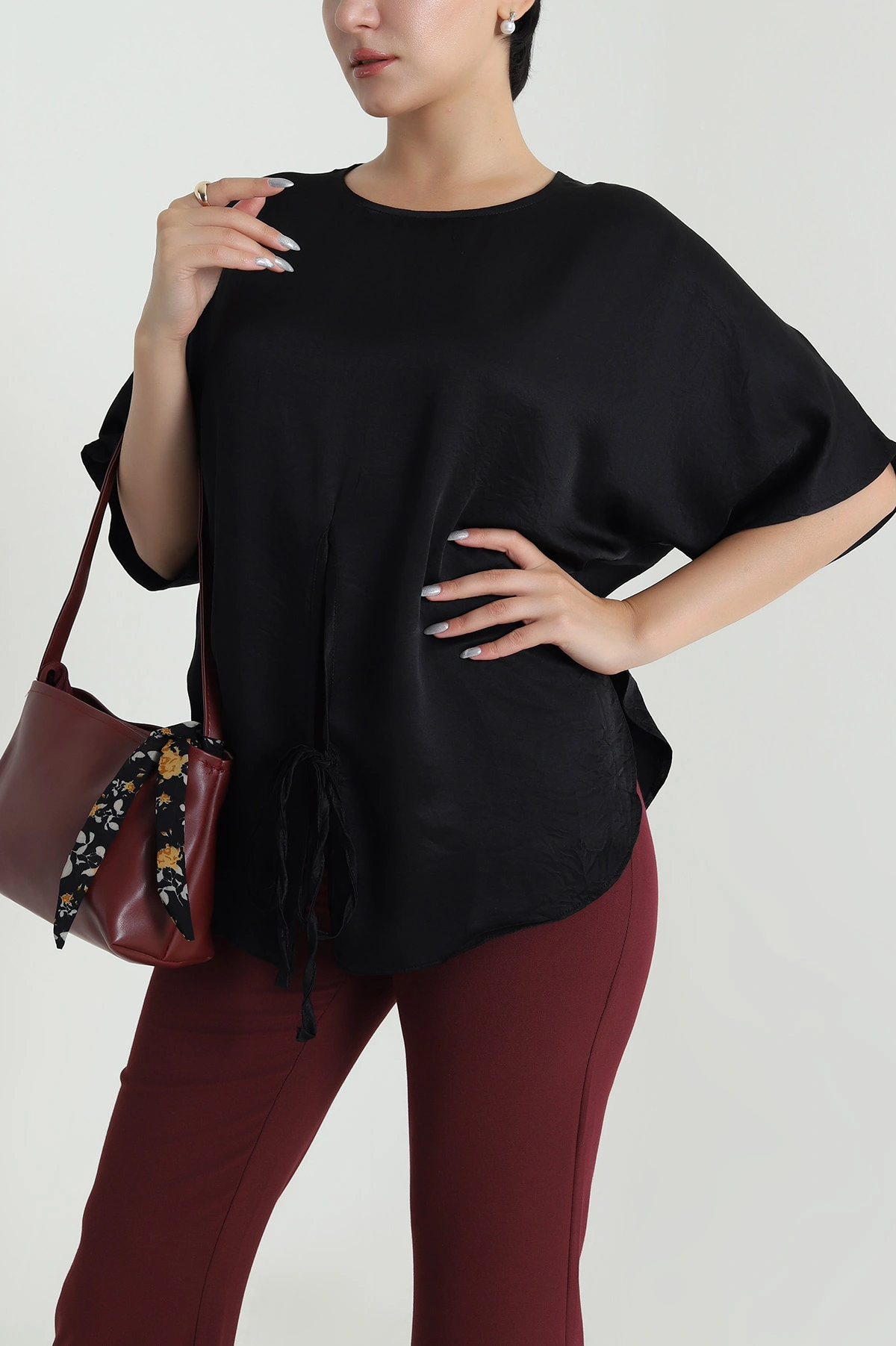 Siyah Yırtmaçlı Saten Kadın Bluz 481246