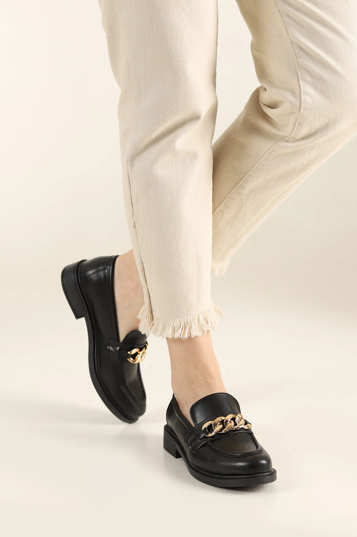 Siyah Zincir Toka Detay Loafer Ayakkabı 250111