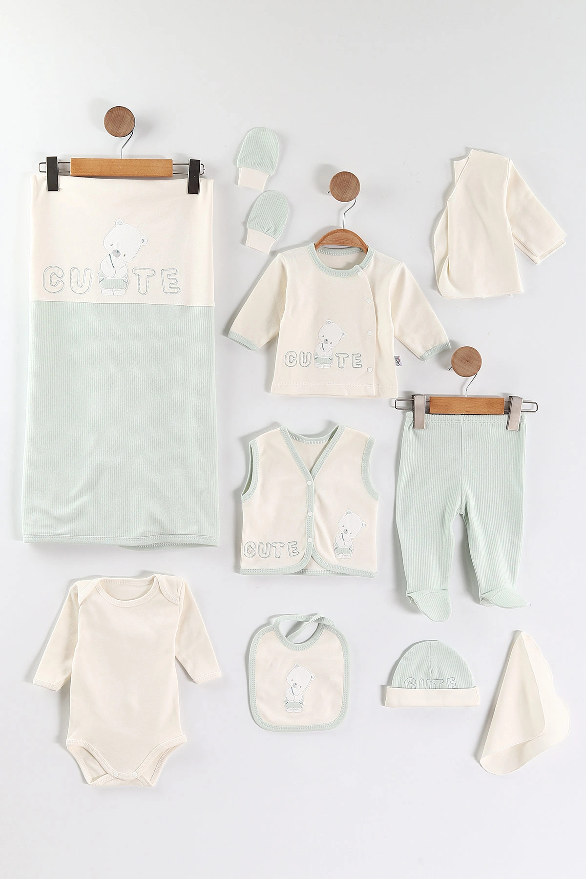 Su Yeşili (0-3 Ay) Cute Ayıcık Nakışlı   10 Parça Kutulu Yeni Doğan Erkek Bebek Zıbın Seti 443601