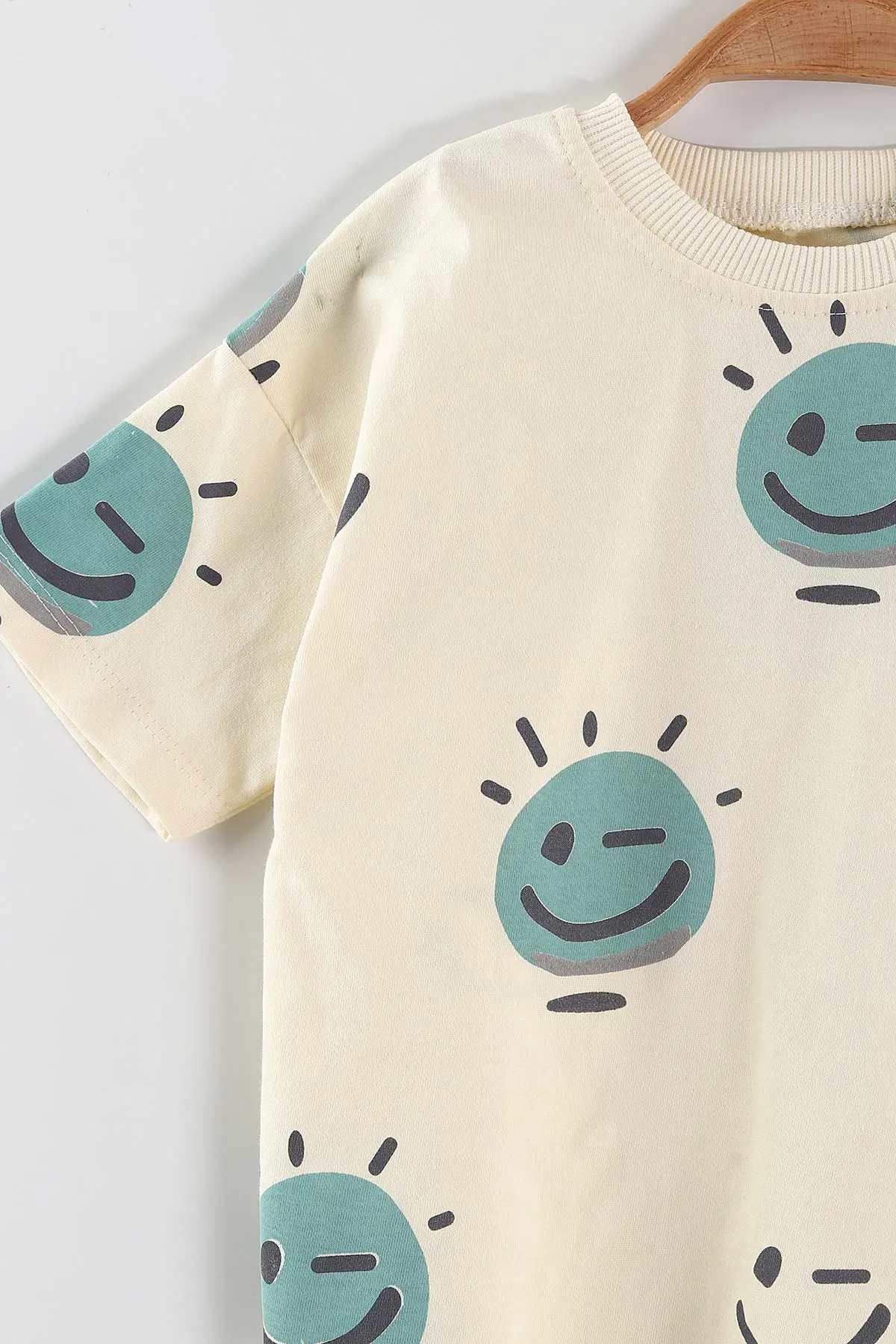 Su Yeşili (1-5 Yaş) Emoji  Baskılı Tişörtlü ve Şortlu Süprem Erkek Çocuk Yazlık Takım 446234