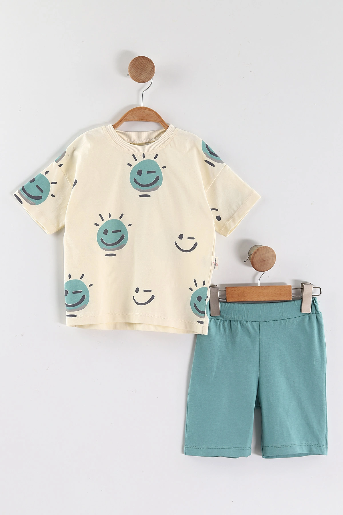 Su Yeşili (1-5 Yaş) Emoji  Baskılı Tişörtlü ve Şortlu Süprem Erkek Çocuk Yazlık Takım 446234