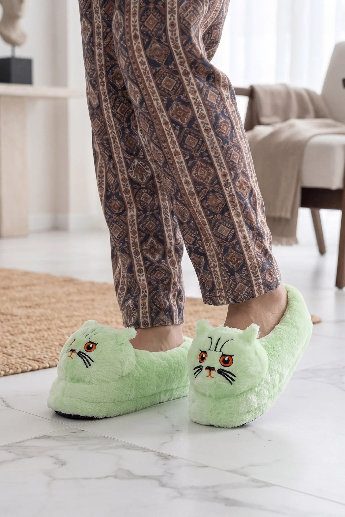Su Yeşili Kedi Figürlü Peluş Kadın Panduf 490435