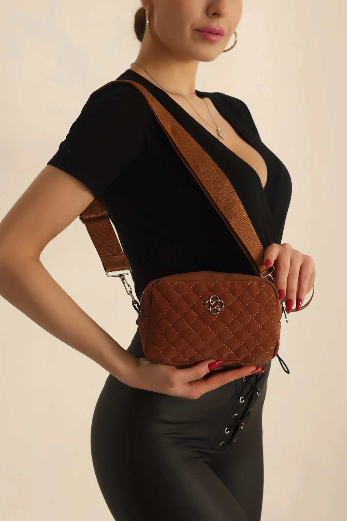 Taba Çift Fermuarlı Kapitone Desen Omuz Çantası 233631