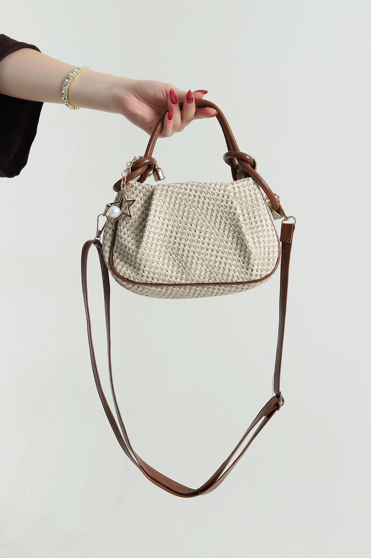 Taba Hasır Fermuarlı Aksesuar Detaylı Kadın El Kol ve Omuz Çantası 480693