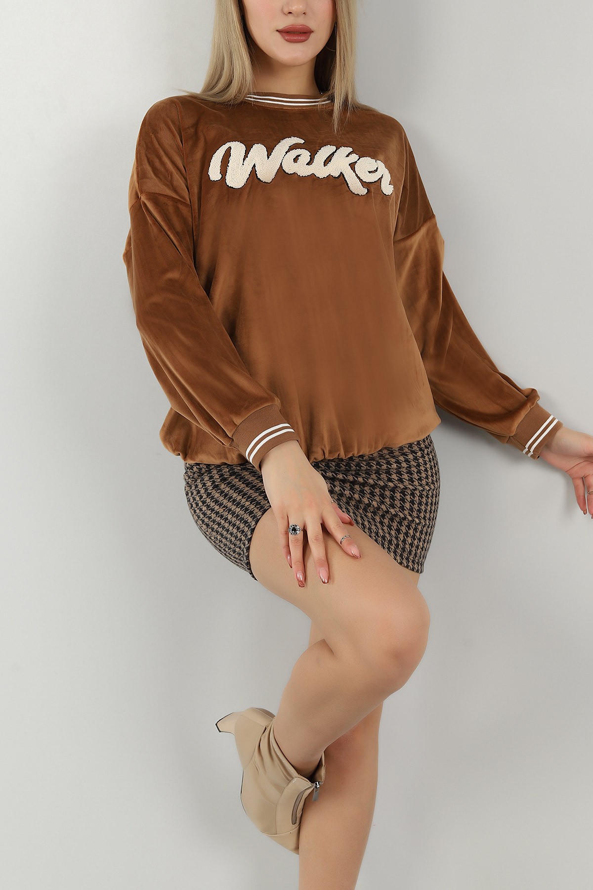Taba Süzene Nakışlı Kadife Sweat 144948