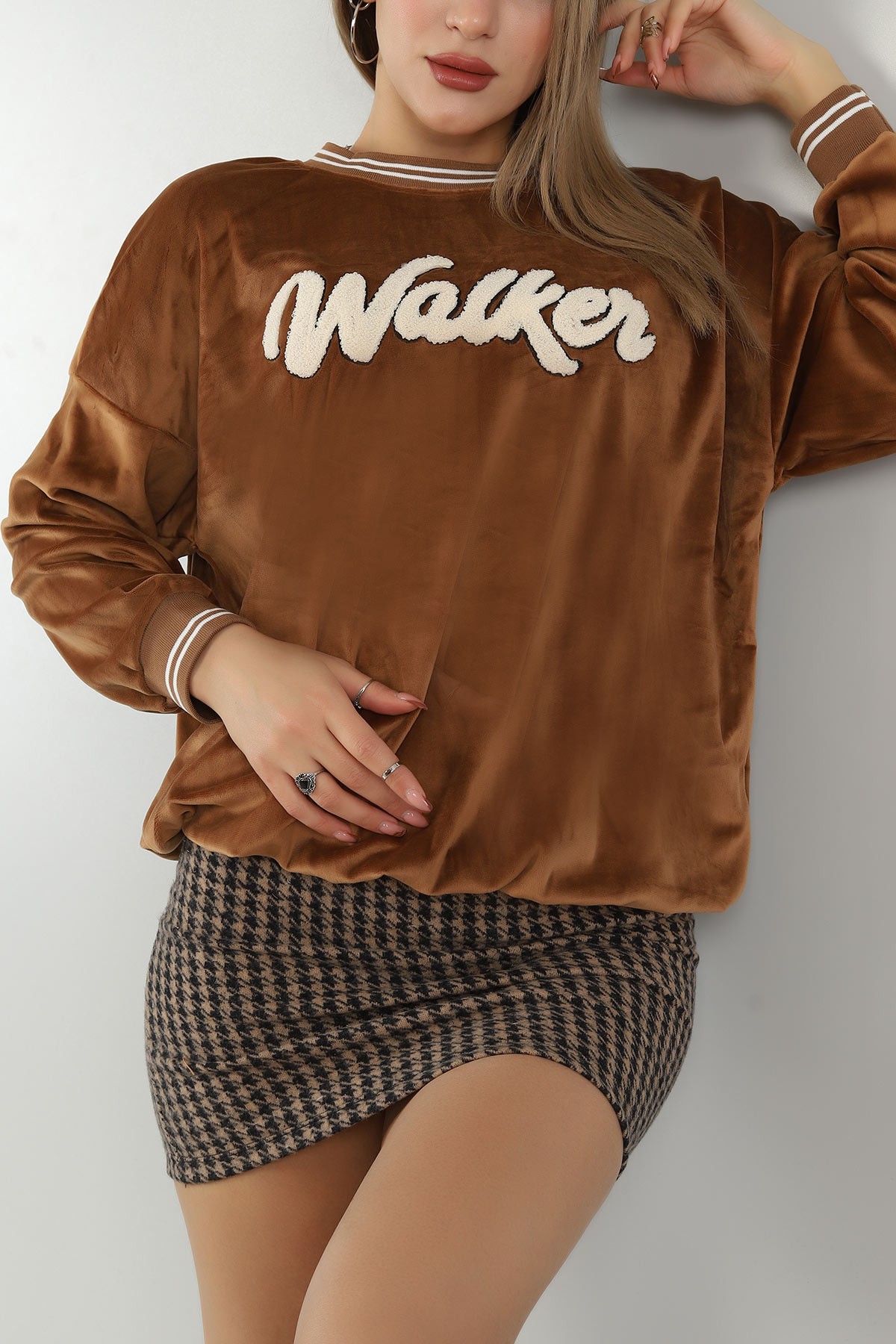 Taba Süzene Nakışlı Kadife Sweat 144948