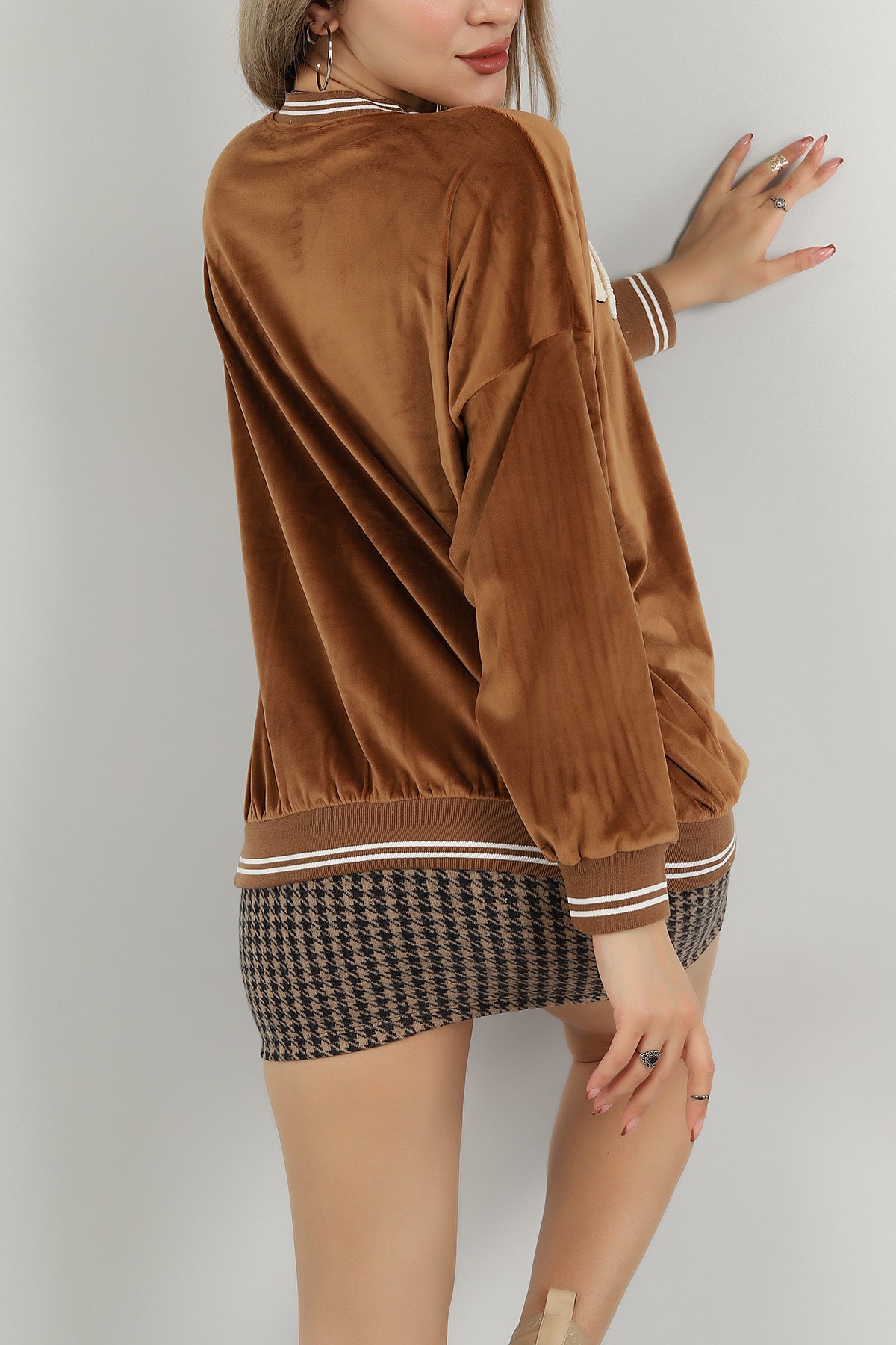 Taba Süzene Nakışlı Kadife Sweat 144948