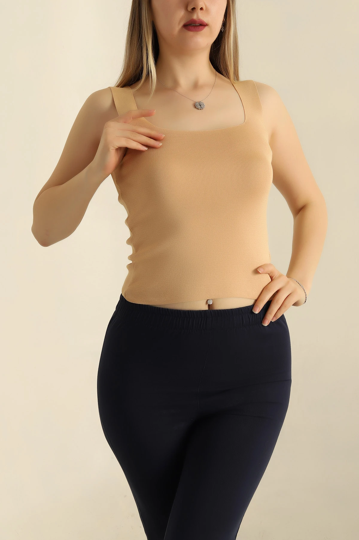 Taş Kare Yaka Polyemid Bluz 260376