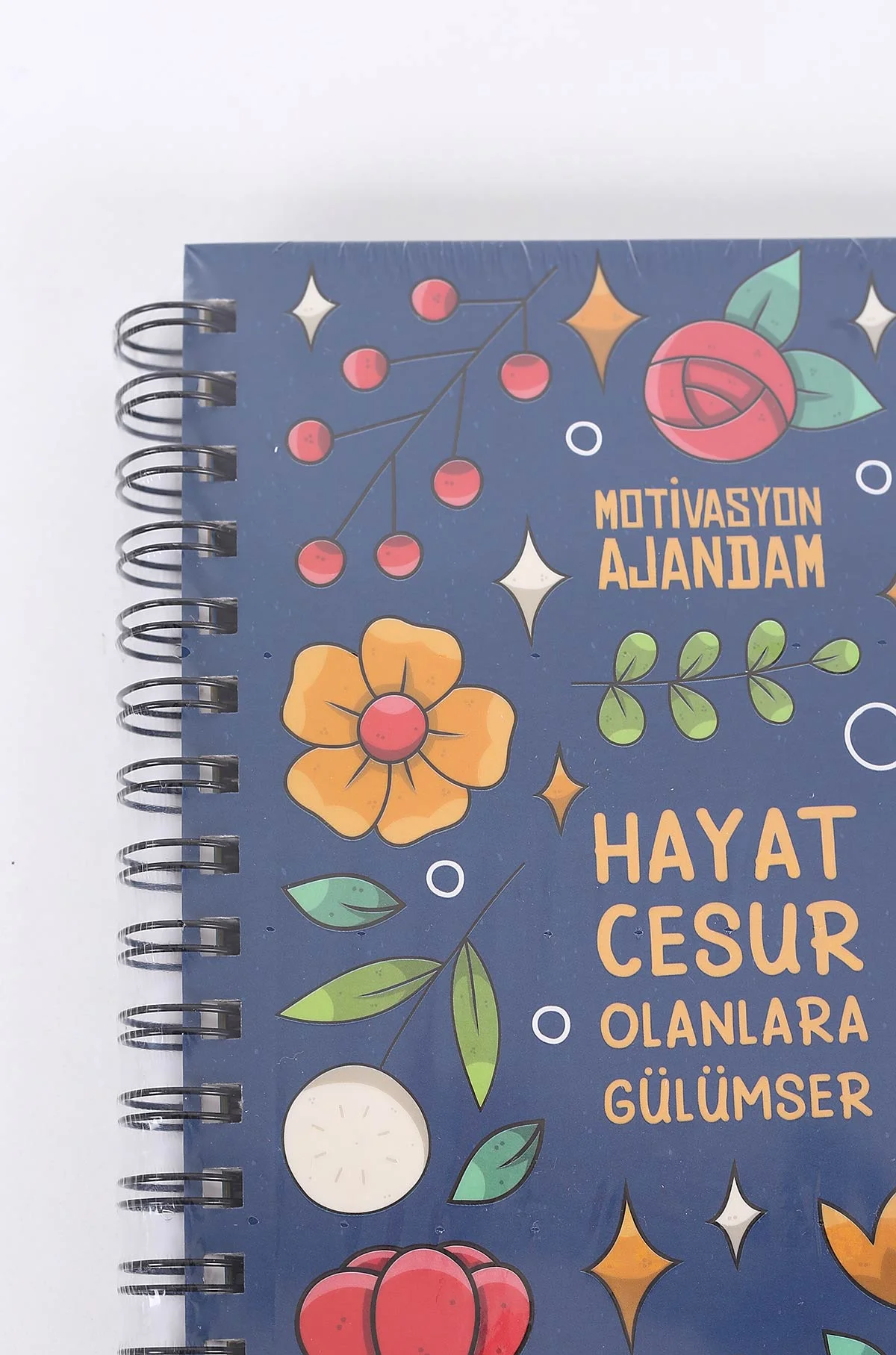 Tasarımlı Spiralli Sticker'lı Tarihsiz Konuşan Ajanda - Haftalık Planlayıcı Defter 393045