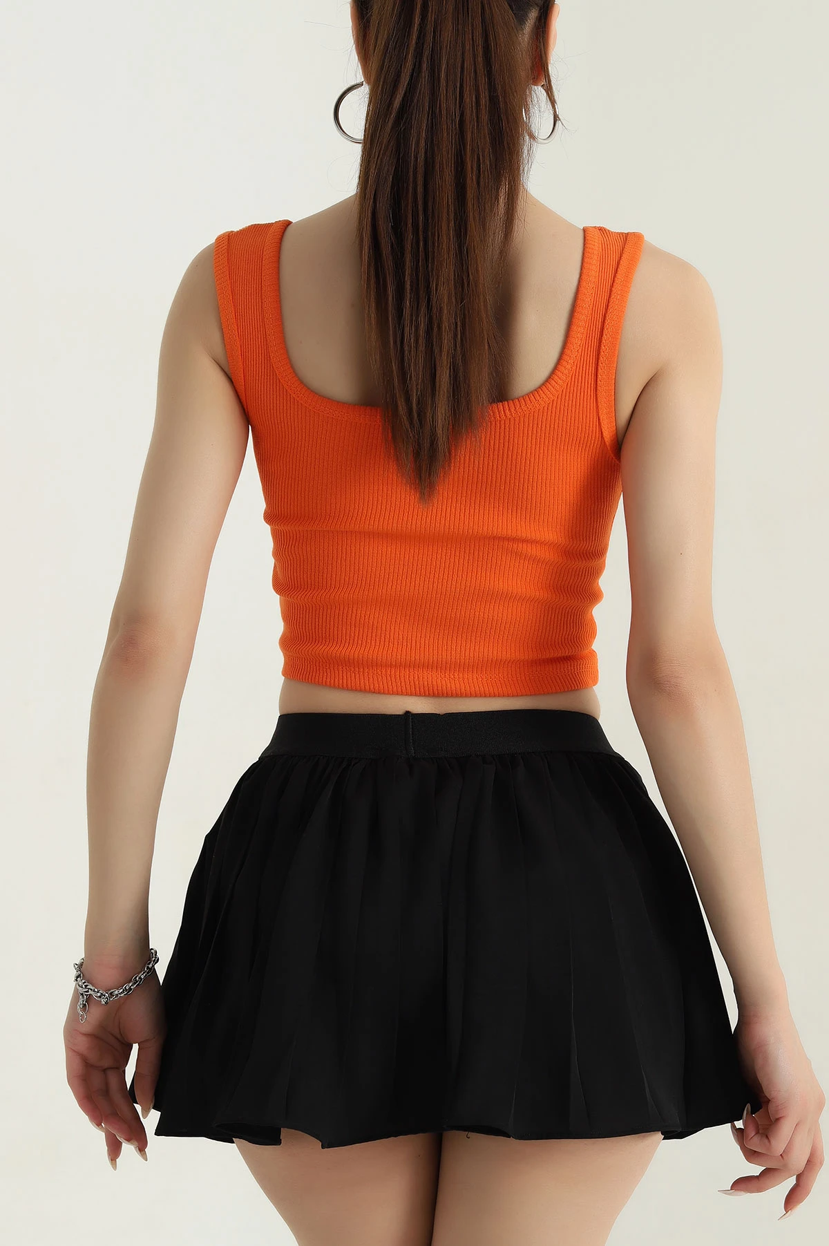 Turuncu Kare Yaka Crop Atlet 378188