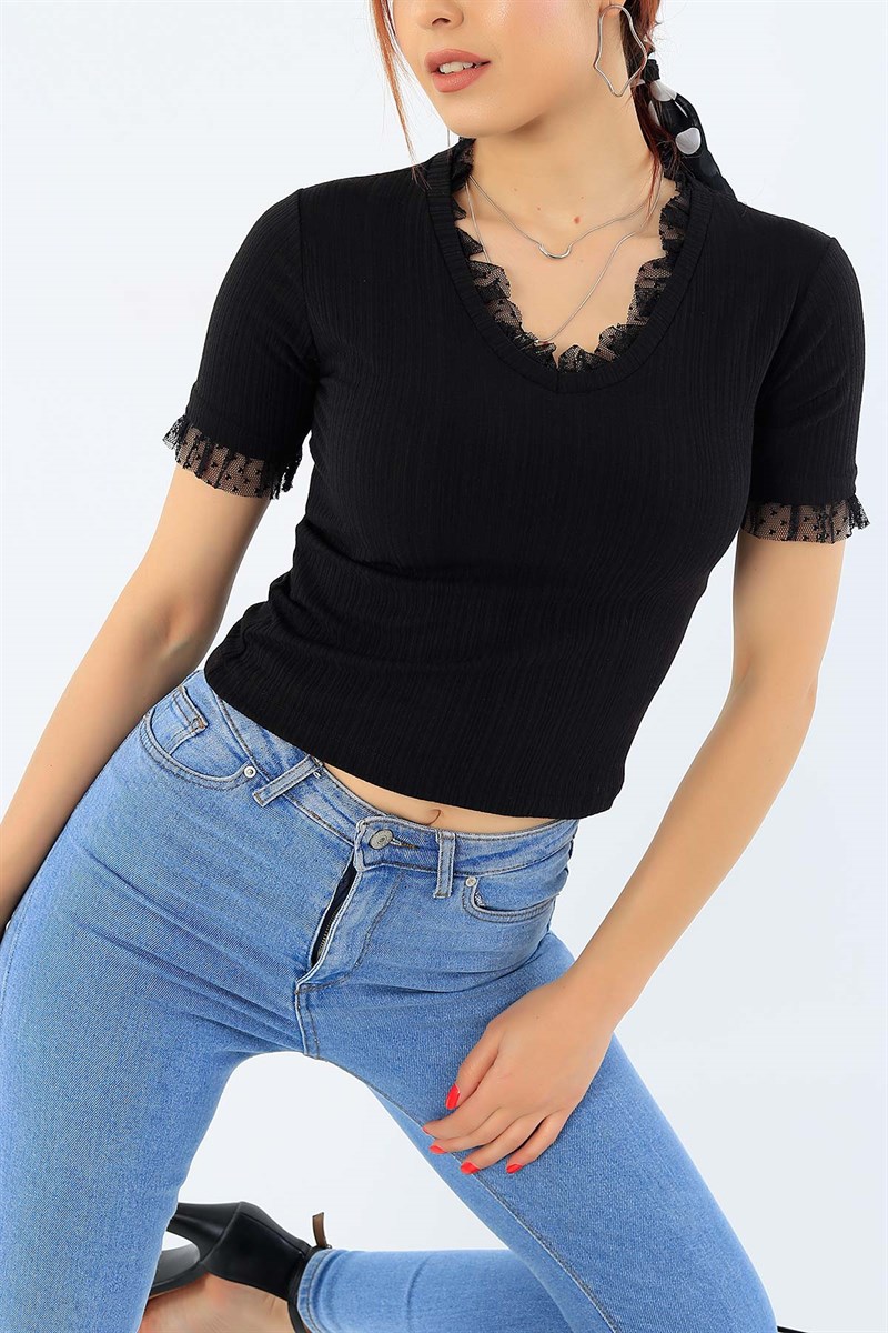 Yaka ve Kolları Tüllü Siyah Crop Tişört 32619