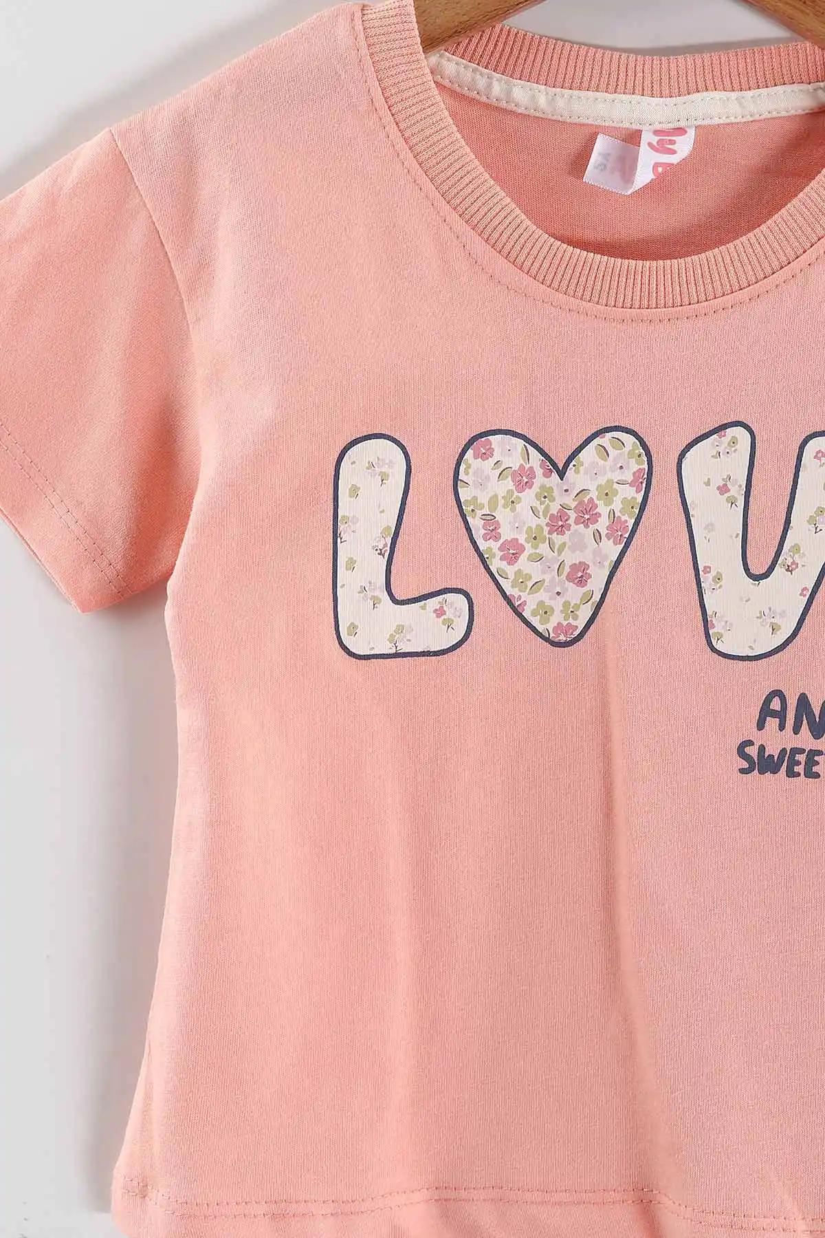 Yavruağzı (1-5 Yaş) Love Baskılı  Çiçekli Şortlu Kız Çocuk Yazlık Takım 439226