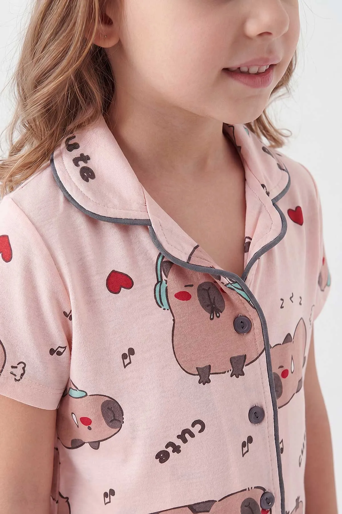 Yavruağzı (4-12 Yaş) Baskılı Kısa Kol Ön Düğmeli Göz Bandı Detaylı Kız Çocuk Pijama Takım 453253