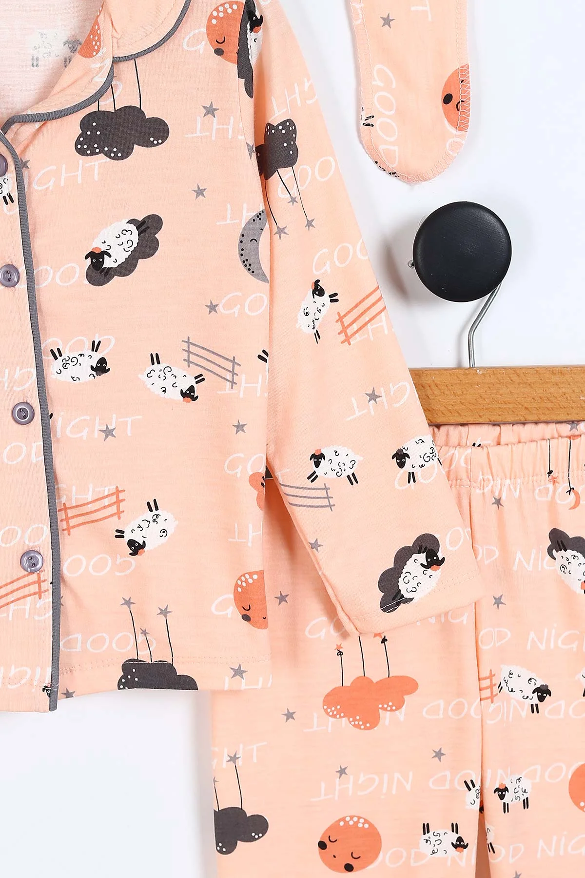 Yavruağzı (4-12 Yaş) Bulut Baskılı Ön Düğmeli Göz Bandı Detaylı Kız Çocuk Pijama Takım 337927
