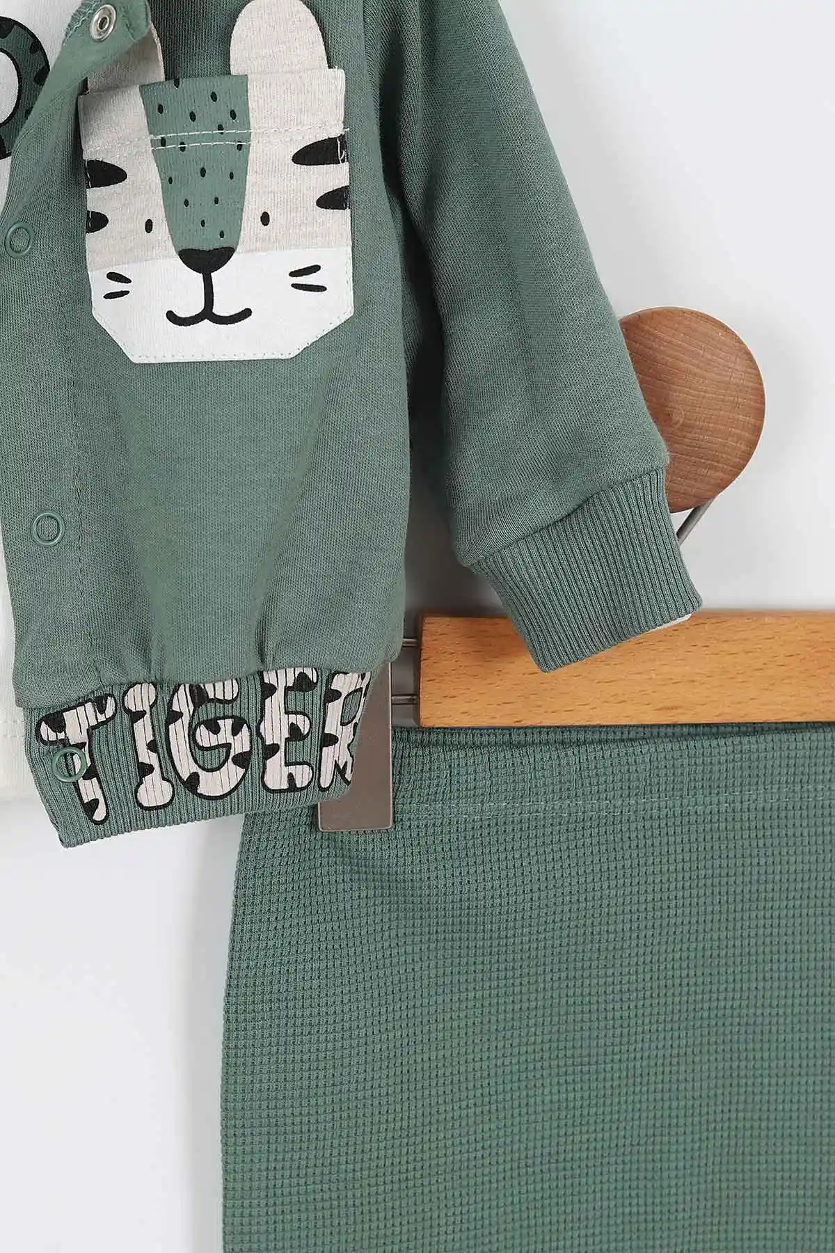 Yeşil (3-12 Ay) Tiger Baskılı Kapüşonlu İnterlok Erkek Bebek 3'lü Takım 335775