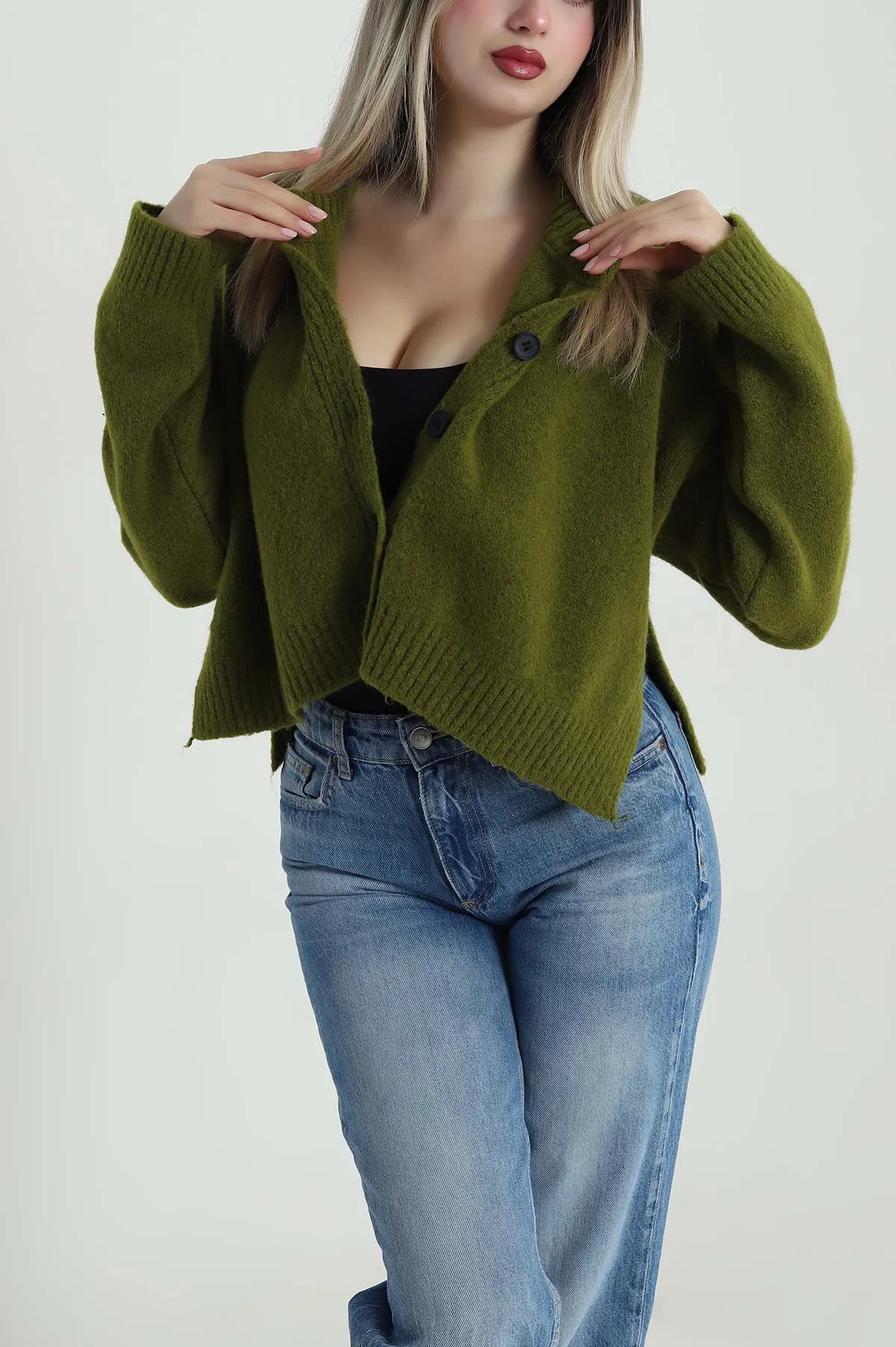 Yeşil Düğmeli Yırtmaçlı Kadın Triko Hırka 487540