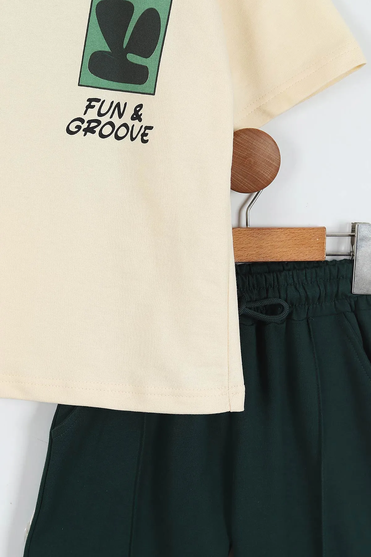Yeşil Ekru  (7-12 Yaş)Ön Arka Fun Groove Baskılı Cepli Şortlu Erkek Çocuk Yazlık Takım 353403