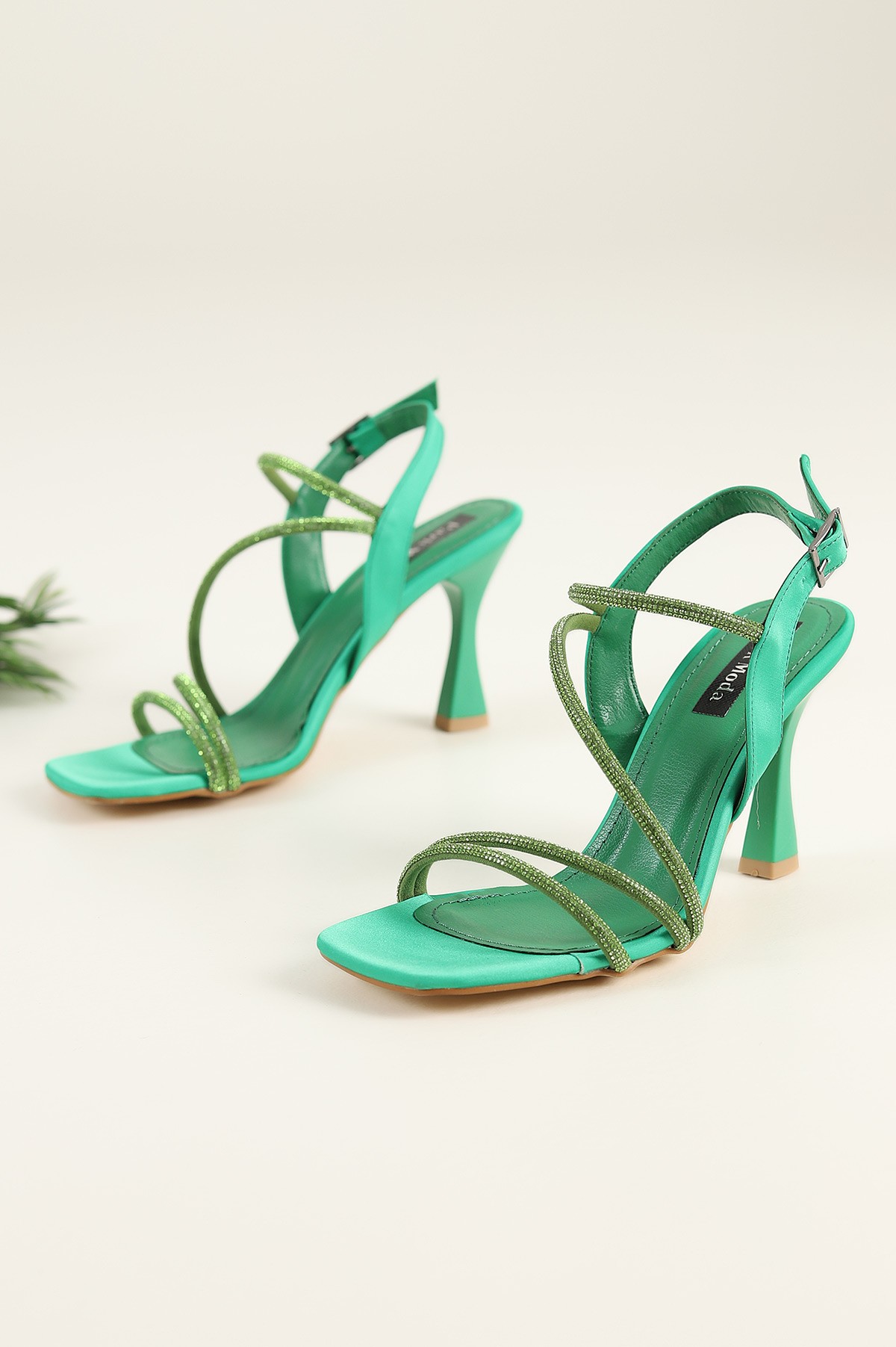 Yeşil Saten Taş Bantlı Detay Bilek Kemerli Topuklu Ayakkabı 168930