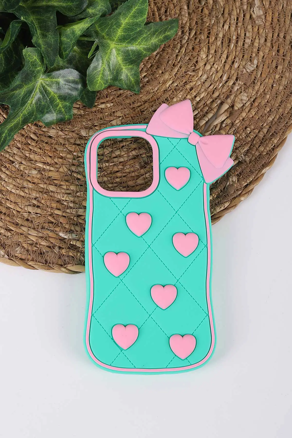Yeşil TeknoCase İPhone 15 Pro Max Uyumlu Terra Case Serisi Premium Kabartmalı Soft Silikon Telefon Kılıfı 430306