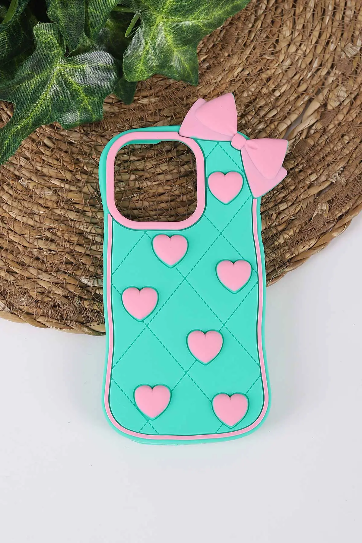 Yeşil TeknoCase İPhone 15 Pro Uyumlu Terra Case Serisi Premium Kabartmalı Soft Silikon Telefon Kılıfı 430302