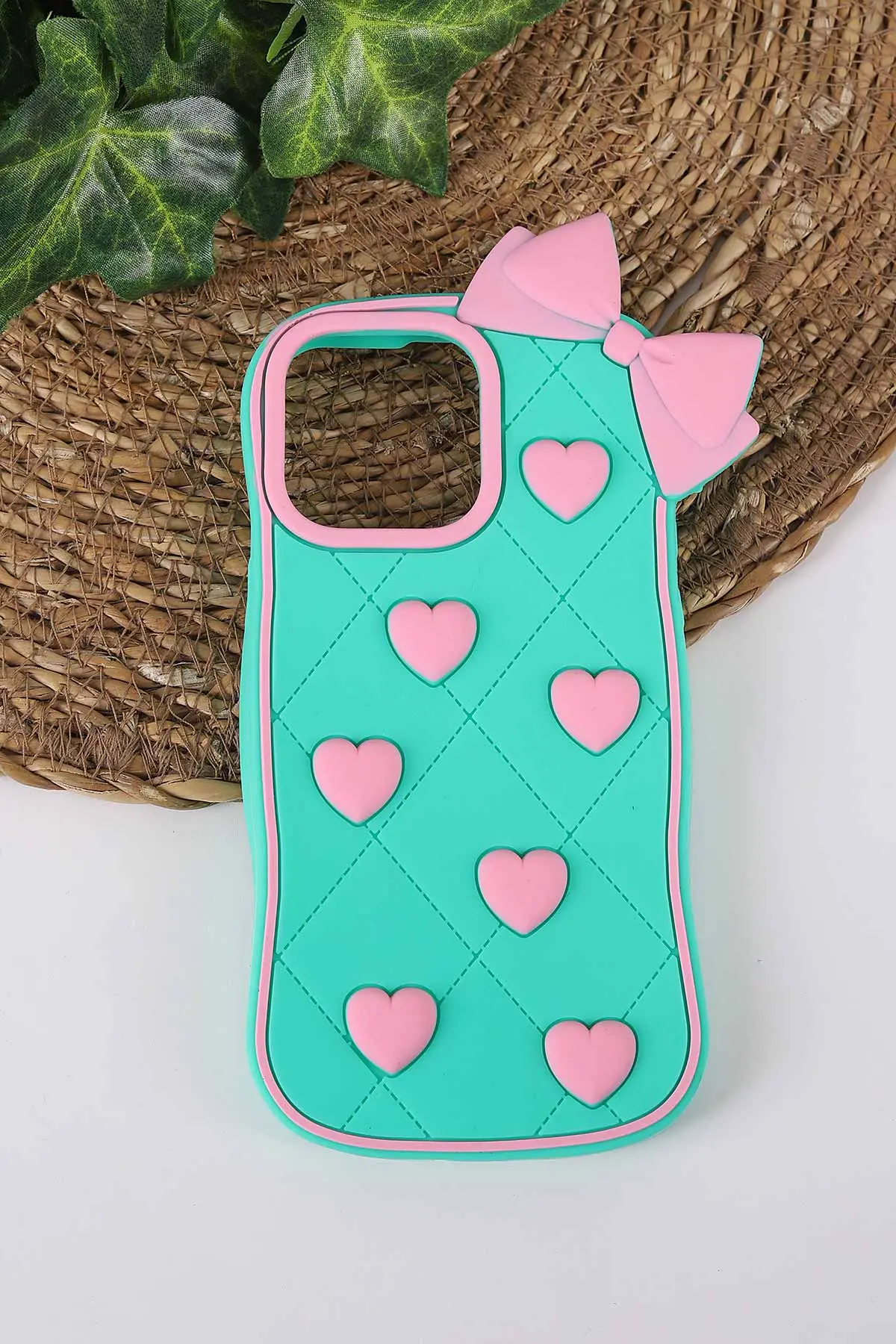 Yeşil TeknoCase İPhone 16 Pro Max Uyumlu Terra Case Serisi Premium Kabartmalı Soft Silikon Telefon Kılıfı 430323