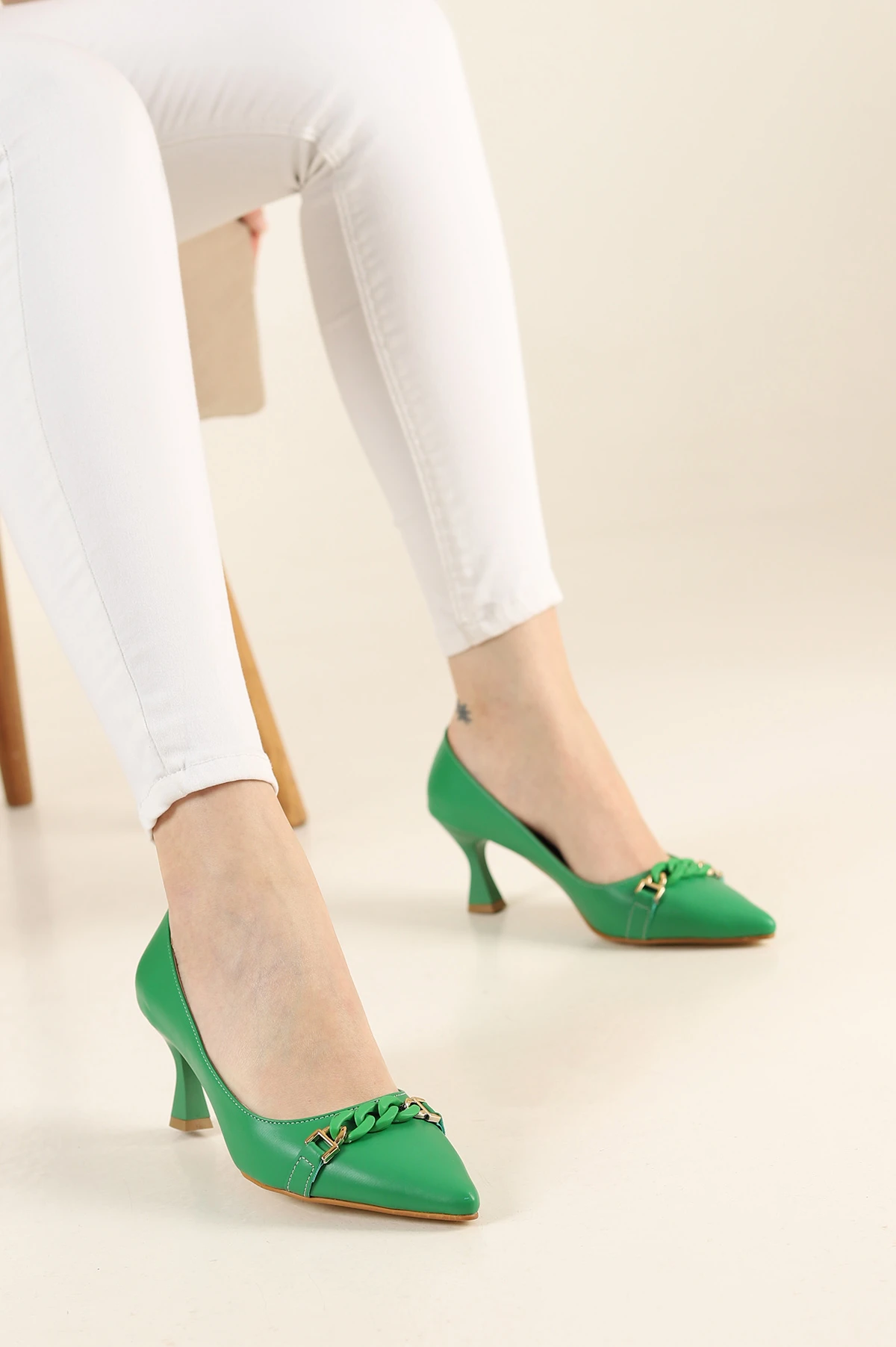 Yeşil Zincir Toka Detaylı Topuklu Ayakkabı 258454