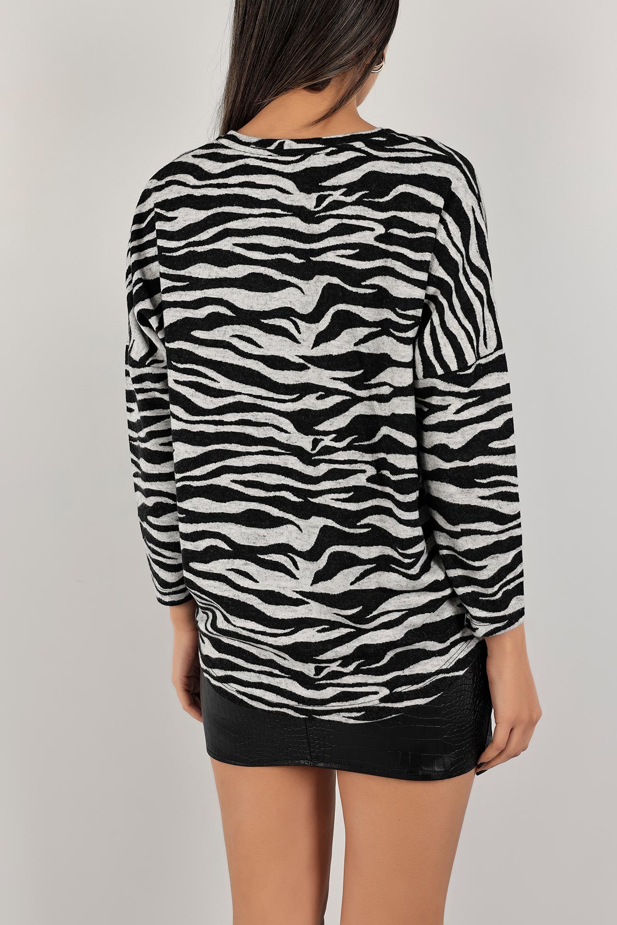Zebra Desenli V Yaka Yumoş Triko Kazak 141393