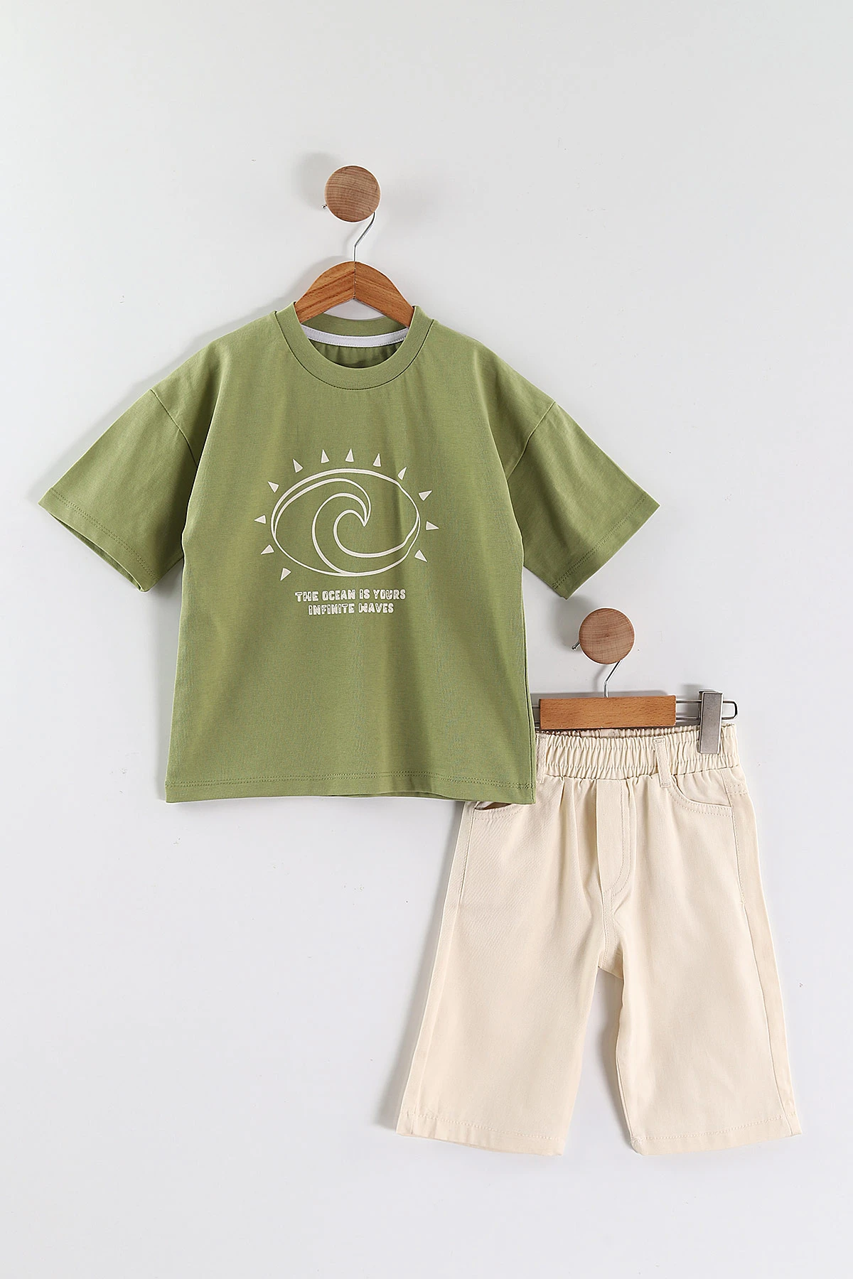 Zeytin (2-10 Yaş)Baskılı Gabardin Şortlu Erkek Çocuk Takım 457405