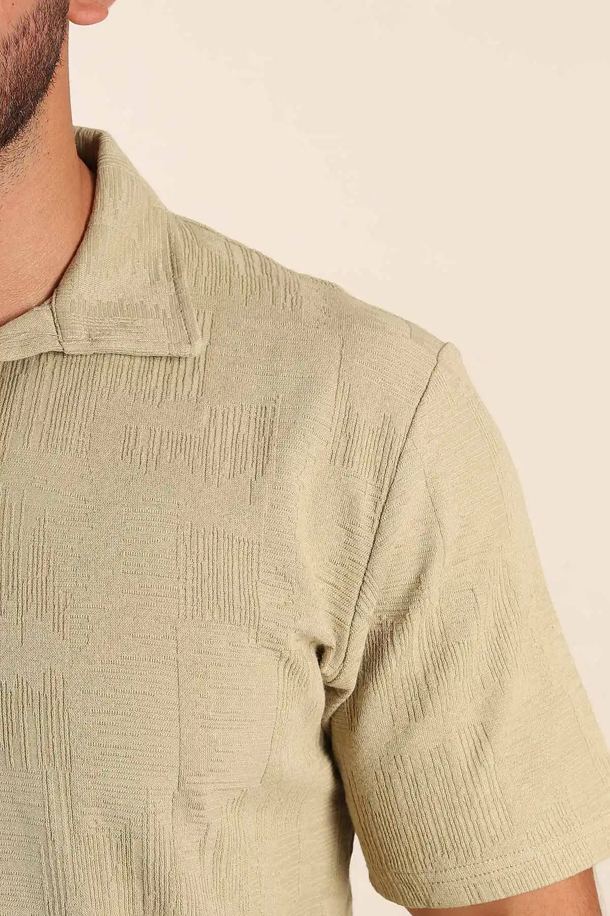 Zeytin Relaxed Fit Kabartma Desenli Patlı Polo Yaka Erkek Tişört 358100