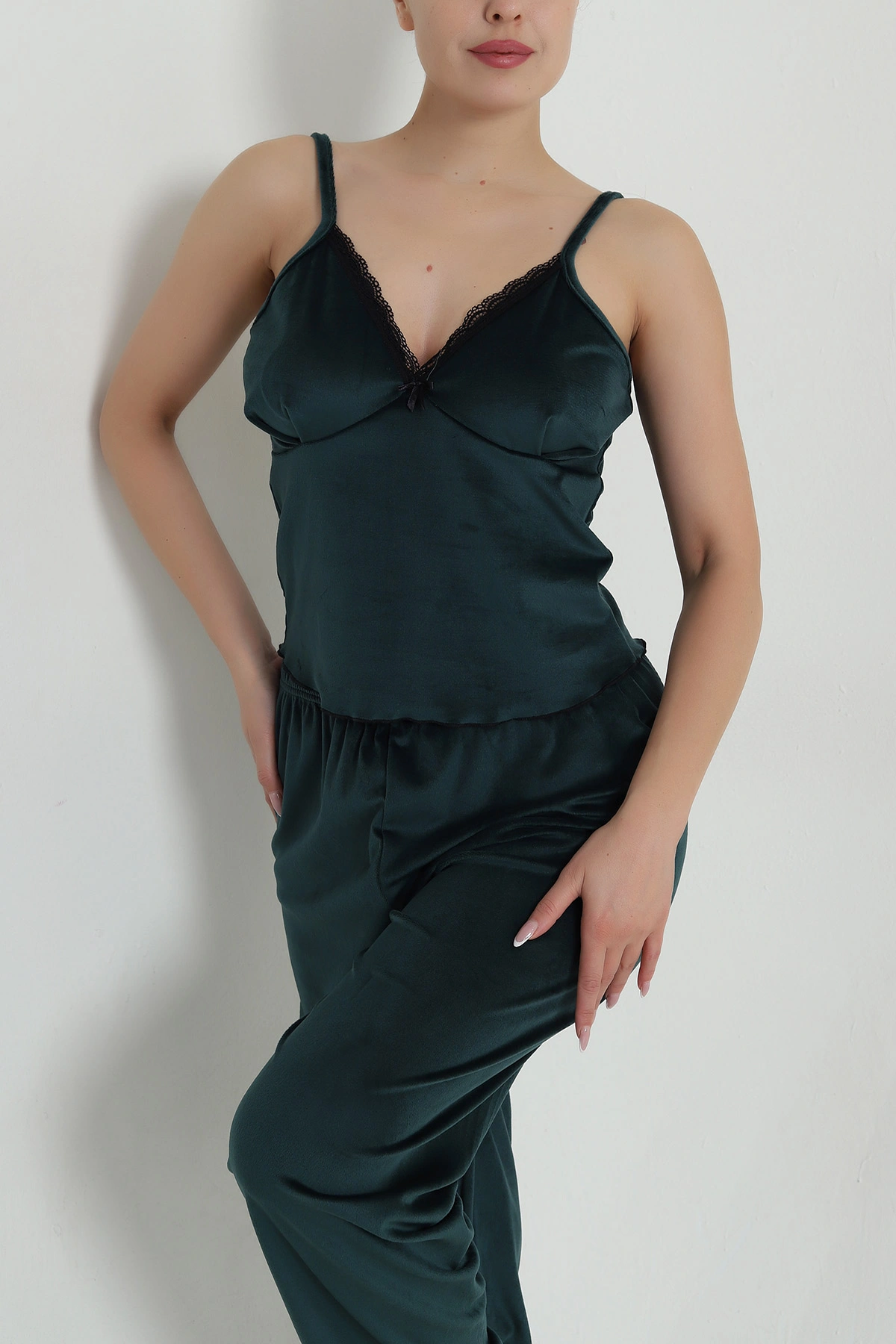 Zümrüt Yeşili Dantelli Kadife Kadın Pijama Takımı 487757