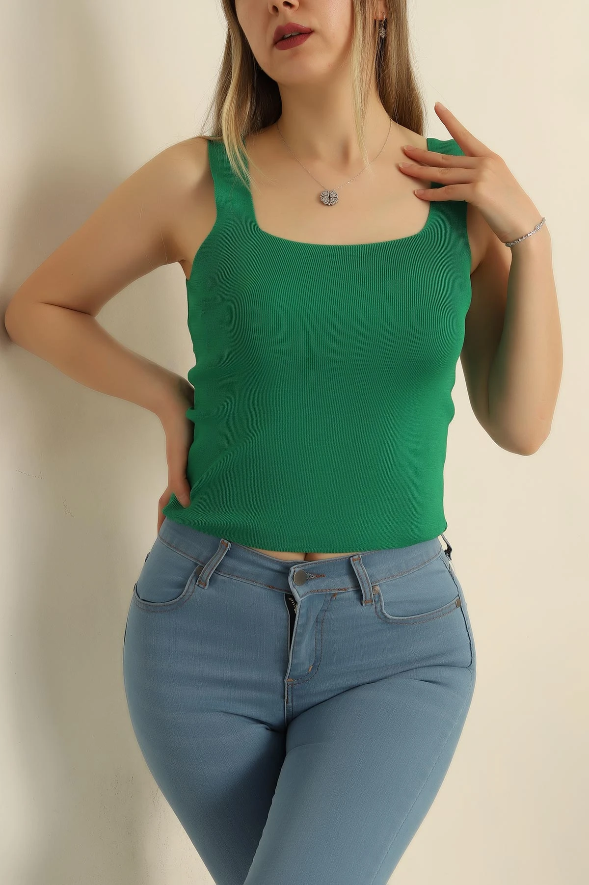 Zümrüt Yeşili Kare Yaka Polyemid Bluz 260364