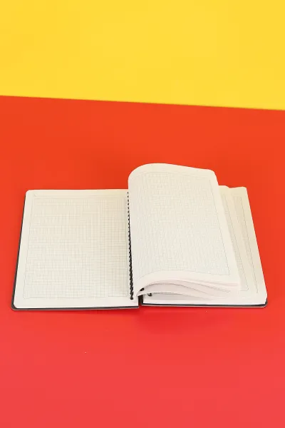 17x24 Tokaç Beyaz Kapak Lazer Kesim Kareli Defter 100 Yaprak 295929