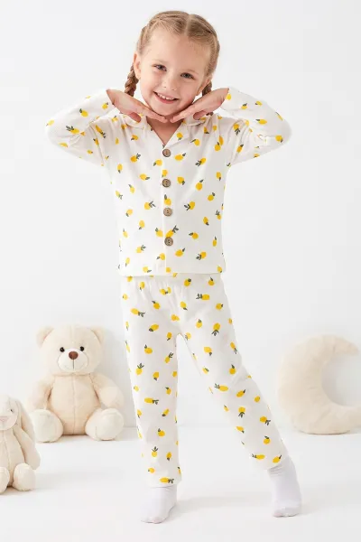 2-6-yas-limon-desenli-onden-dugmeli-hafif-sardonlu-fitilli-kiz-cocuk-pijama-takim-491171