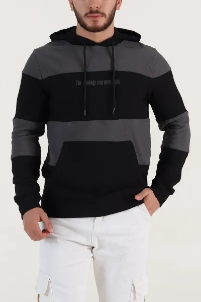 antrasit-siyah-cep-detayli-yazili-kapusonlu-erkek-sweatshirt-396160
