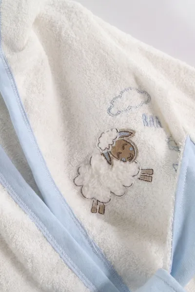 Bebe Mavisi (0-6 Ay)  4 Parça Kuzu Nakışlı   Kız Bebek Kutulu  Bornoz Seti 476649