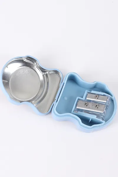 Bebe Mavisi Astronot Figürlü Çift Gözlü Hazneli Kapaklı Mikro Metal Kalemtraş 413852