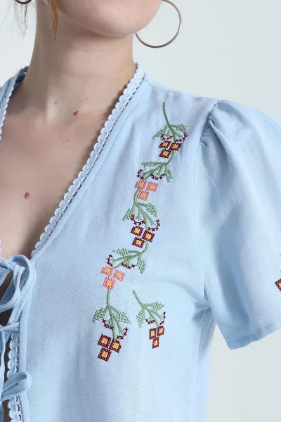 Bebe Mavisi Nakışlı Keten Kadın Bluz 475279