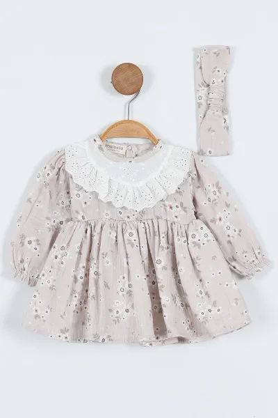 bej-6-24-ay-yaka-fistolu-minik-cicekli-bandanali-muslin-kiz-bebek-elbise-340697