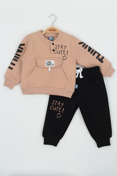 bej-9-24-ay-stay-cute-baskili-kapak-cepli-uc-ip-sardonlu-erkek-cocuk-takim-136795
