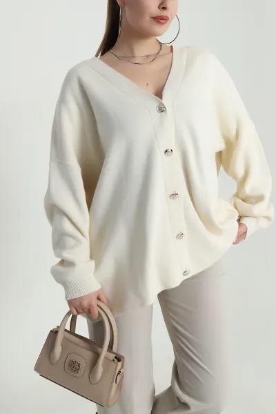 bej-dugmeli-oversize-kadin-triko-hirka-490710
