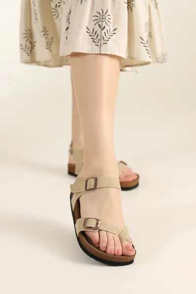 bej-nubuk-mantar-taban-ayarlanabilir-bantli-kadin-sandalet-440073