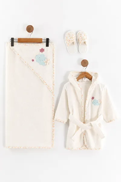 Beyaz (0-24 Ay) Bulut Nakışlı  Kız Bebek Bornoz Seti 475609