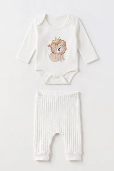 Beyaz (0-9 Ay) Minik Aslan Nakışlı Kapüşonlu Çıtçıtlı Hırkalı 3'lü Erkek Bebe Takım 475962