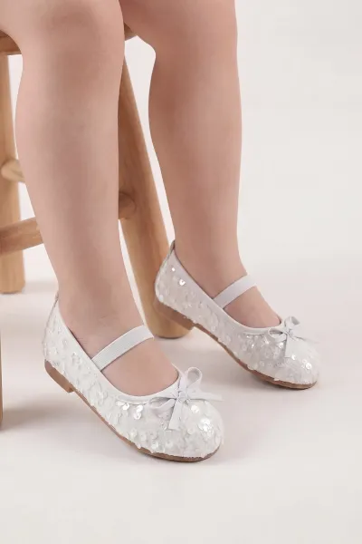 beyaz-25-30-fiyonklu-pul-detayli-kiz-cocuk-babet-455360