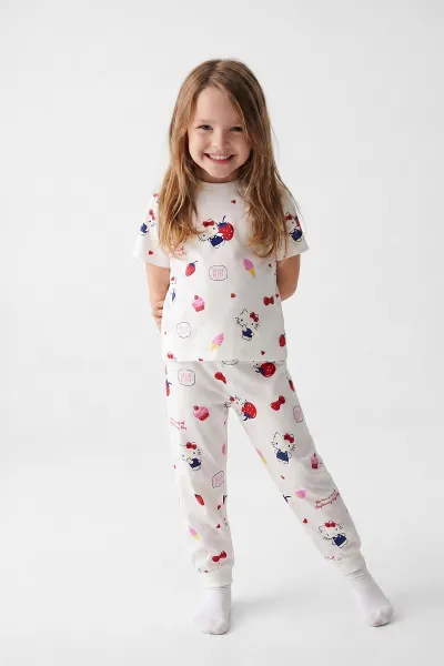 Beyaz (3-8 Yaş)Karakter Desenli Kız Çocuk Pijama Takımı 461478