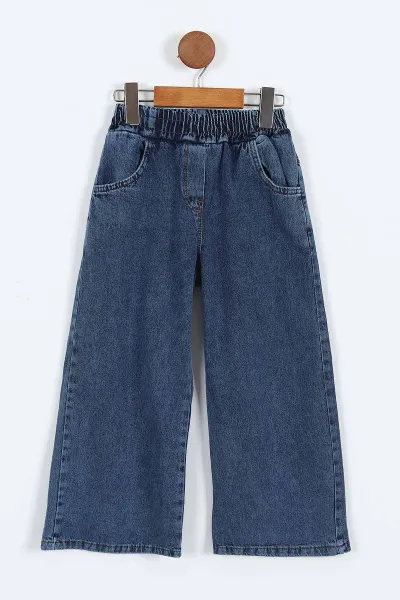 Beyaz (5-10 Yaş) 3 Çiçek Aksesuarlı Kalp Nakışlı  Sweatli Bol Paça Kot Pantolonlu Kız Çocuk 2'li Takım 412772